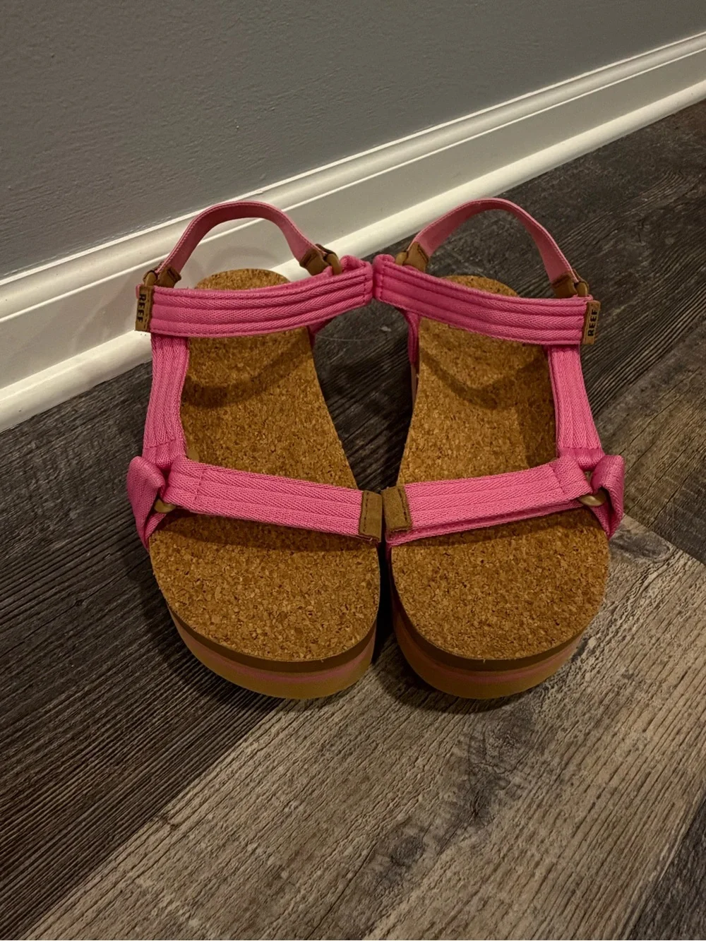 NWOT Reef Cushion Rem Hi Platform Sandals Pink Women’s size 10 Arch Support